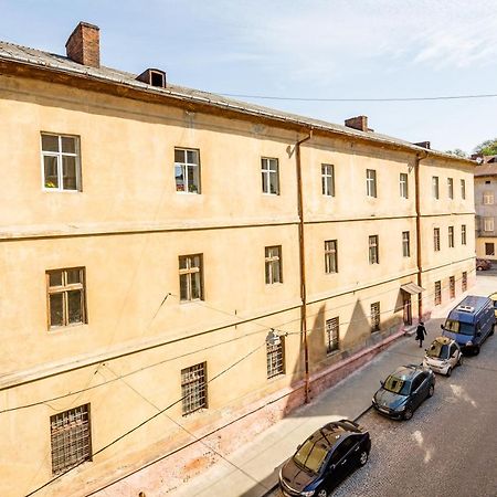 Medova Leilighet Lviv Eksteriør bilde